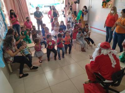 NÃºcleo Feminino Coprossel e CEMEI Sementinha do Saber levam alegria no Natal das CrianÃ§as da Escola